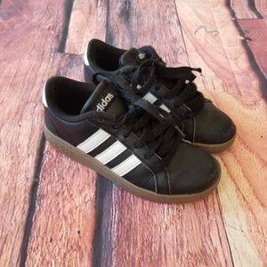 Adidas Youth boys classic 3 strip shoes